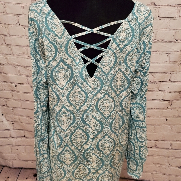 Entro Blouse - Picture 2 of 3